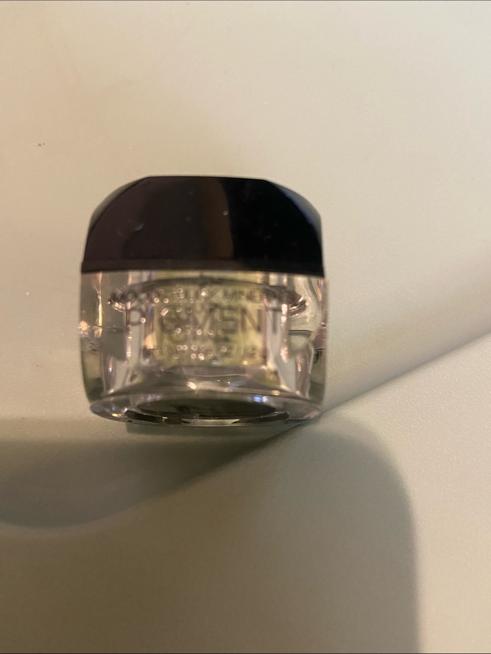 Younique Loose Pigment Eyeshadow - Famous Shimmery Green